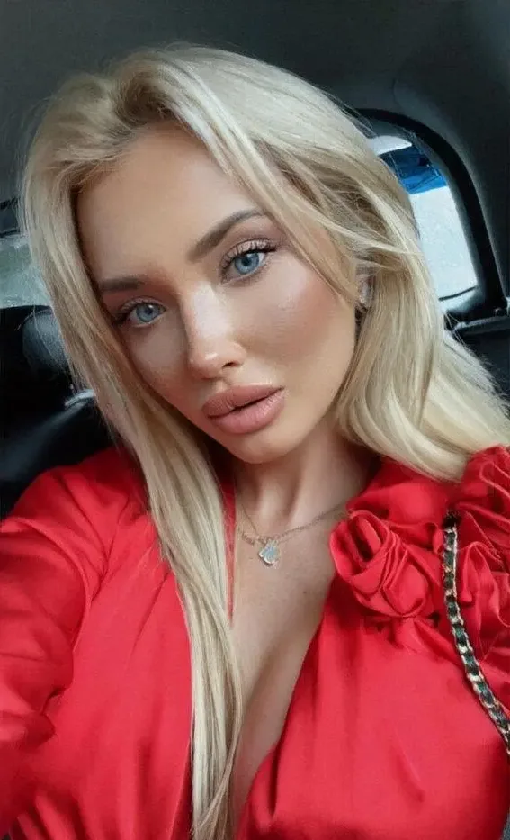 MIA BLOOM