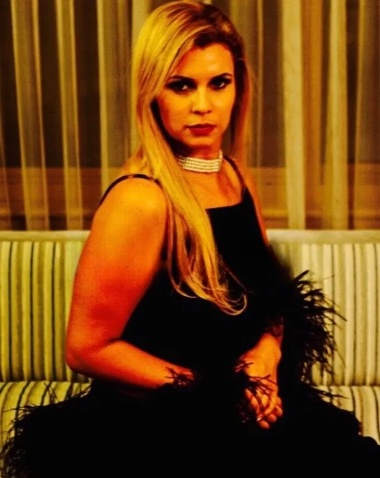 NICOLE