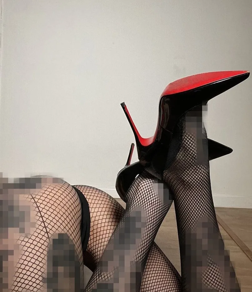 LOVELYLOLA