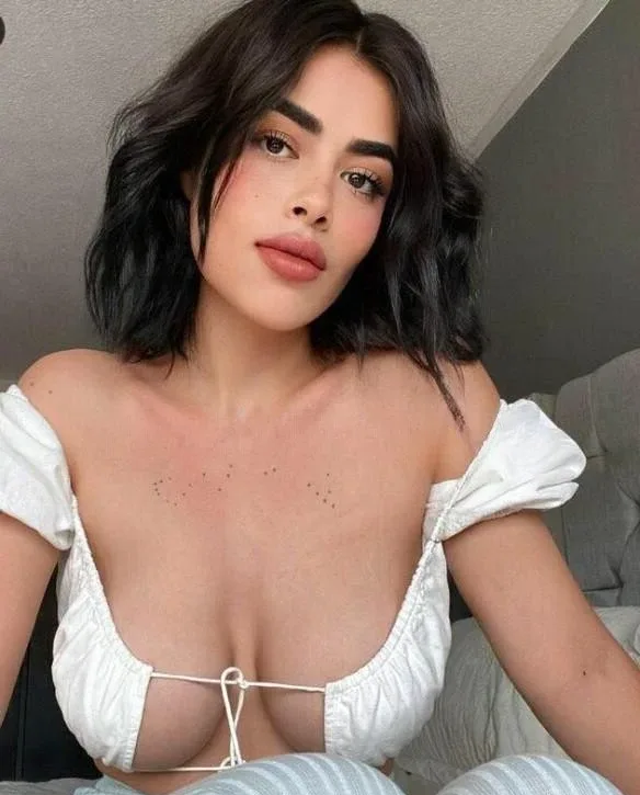 LEONA SEXY